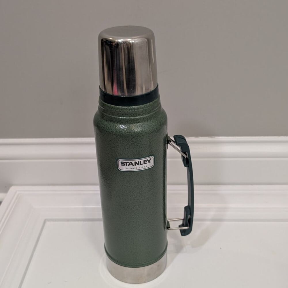 Stanley Classic Vacuum Bottle Thermos Hammertone Green Hiking Camping Heavy Duty